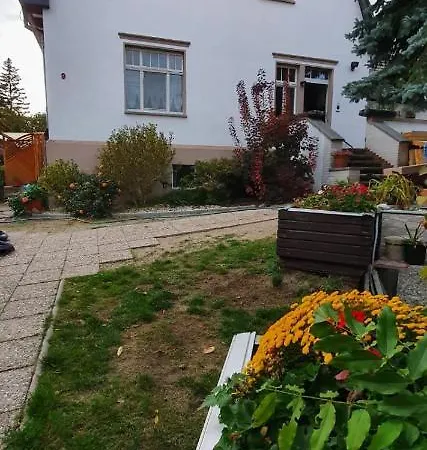 Mit Pool *